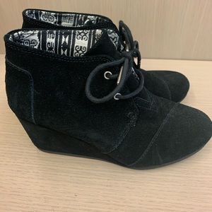 Toms Black Desert Suede Wedge Bootie Sz W7